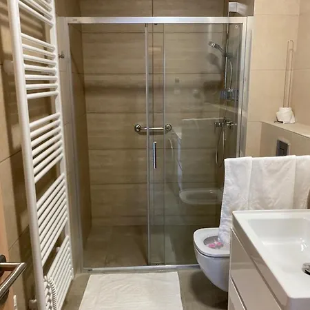 Apartman X12, Hillside Apartman