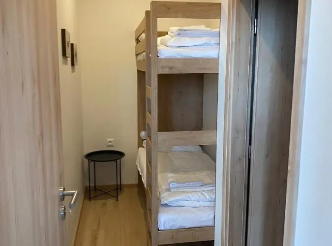 Apartman X12, Hillside *